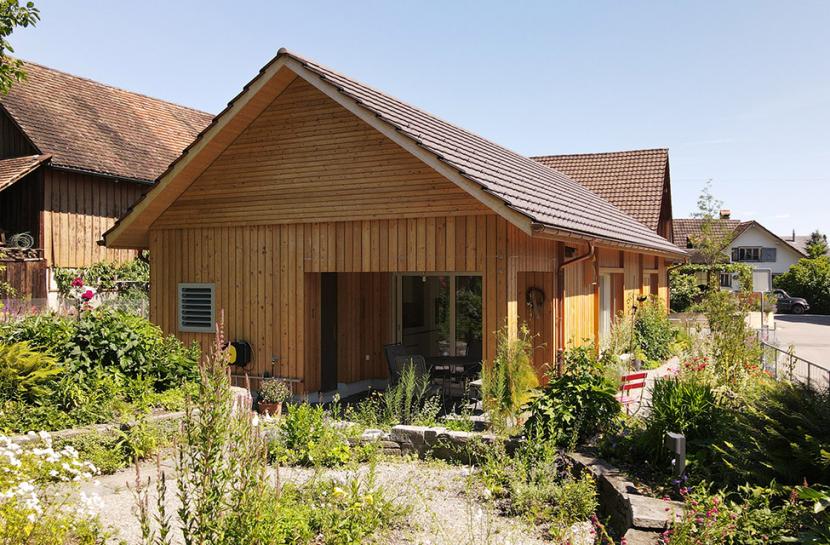 Kobeltholzbau Tiny-Haus in Altstätten mit Garten