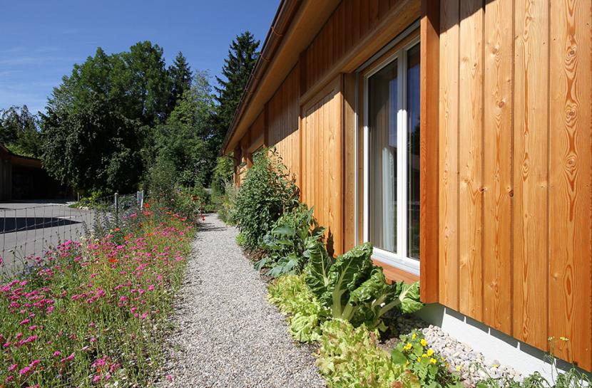 Kobeltholzbau Tiny-Haus in Altstätten Seitenansicht