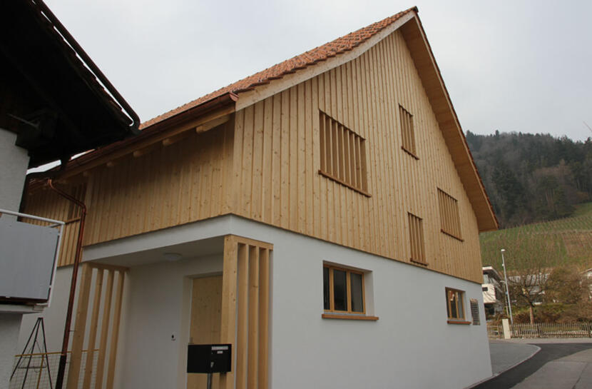 Haus mit Holz