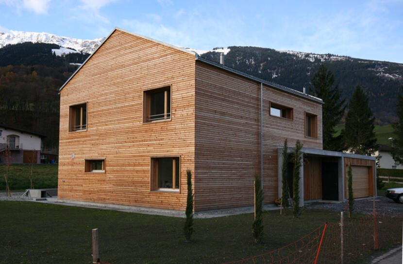 Schlichtes Einfamilienhaus aus Holz